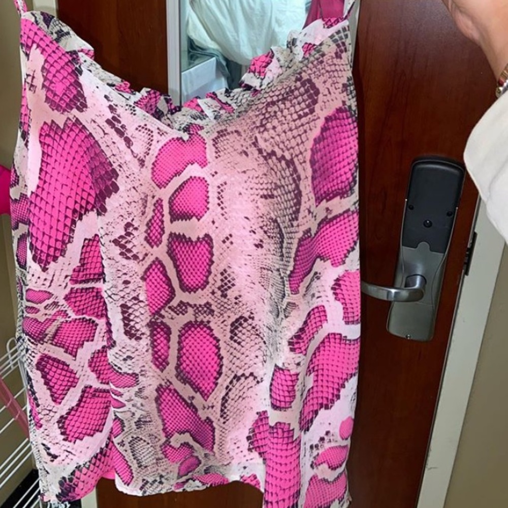 Pink leopard ruffled tank